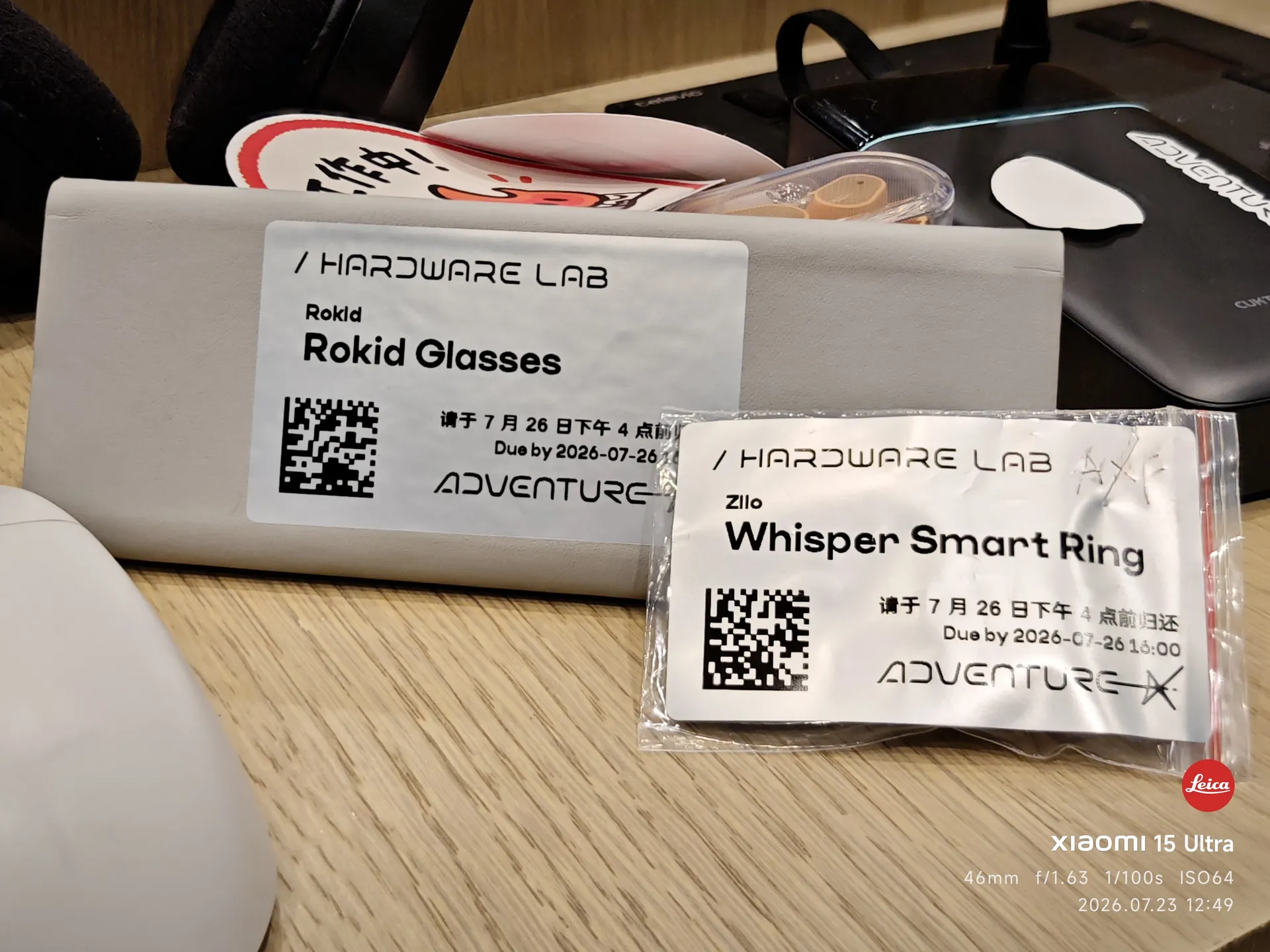从 Hardware Lab 抢到的 Rokid Glasses 和 Whisper 智能戒指